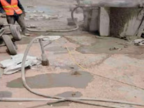 泌阳水泥混凝土路面板底注浆技术 路面脱空注浆整治方案