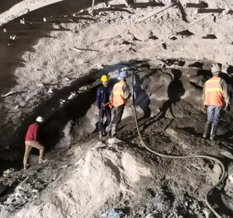 泌阳拱顶带模注浆料的施工流程及注意事项